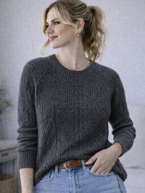 Old Navy Gray Cable Knit Sweater Medium Cozy Chunky Pullover